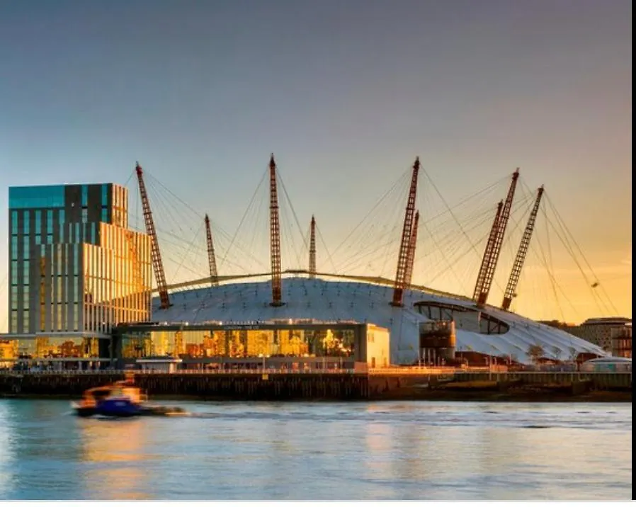 Excel Apartment London 0*,